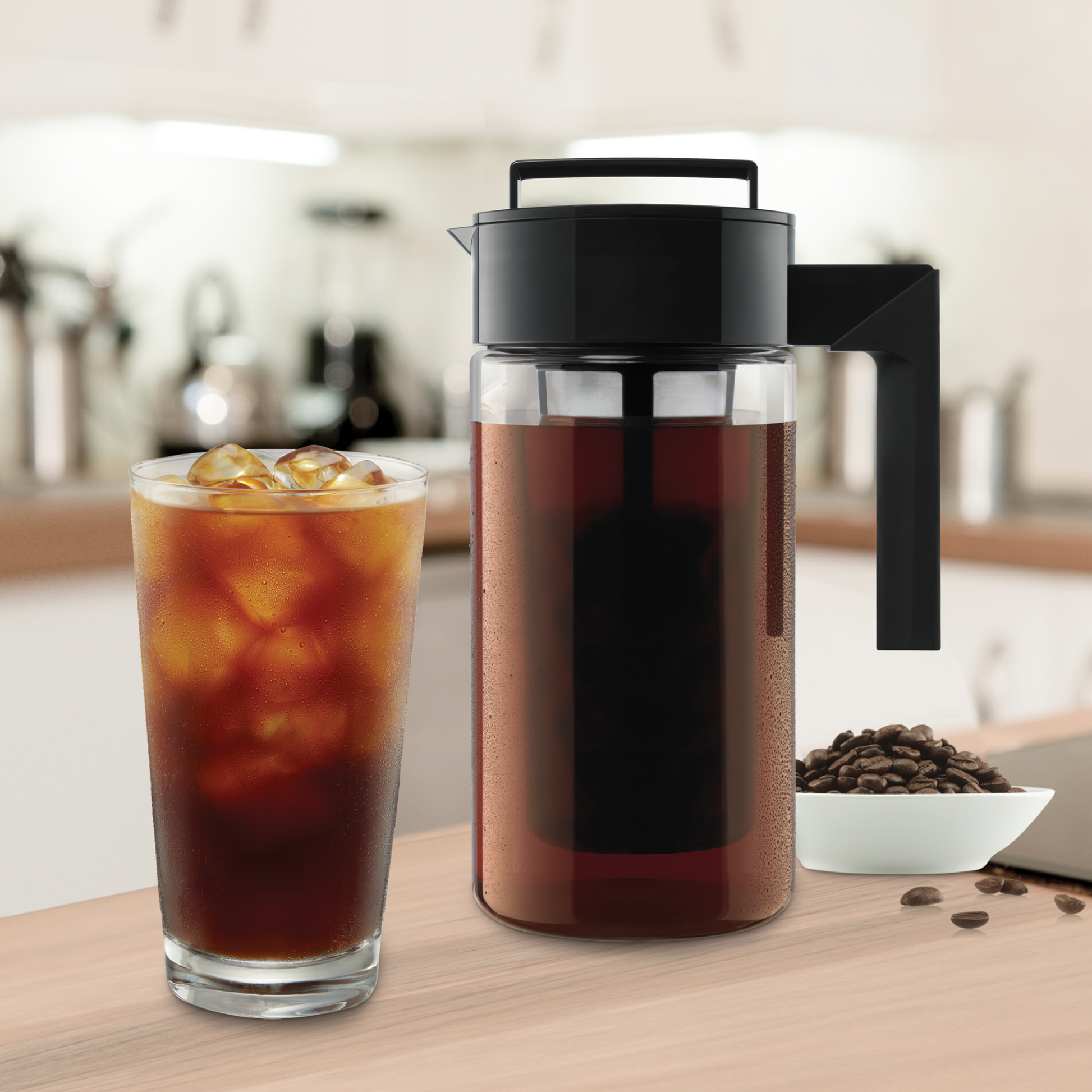 cold-brew-coffee-maker-c7 10310-ColdBrewCoffeeMaker-1qt-lifestyle2.png