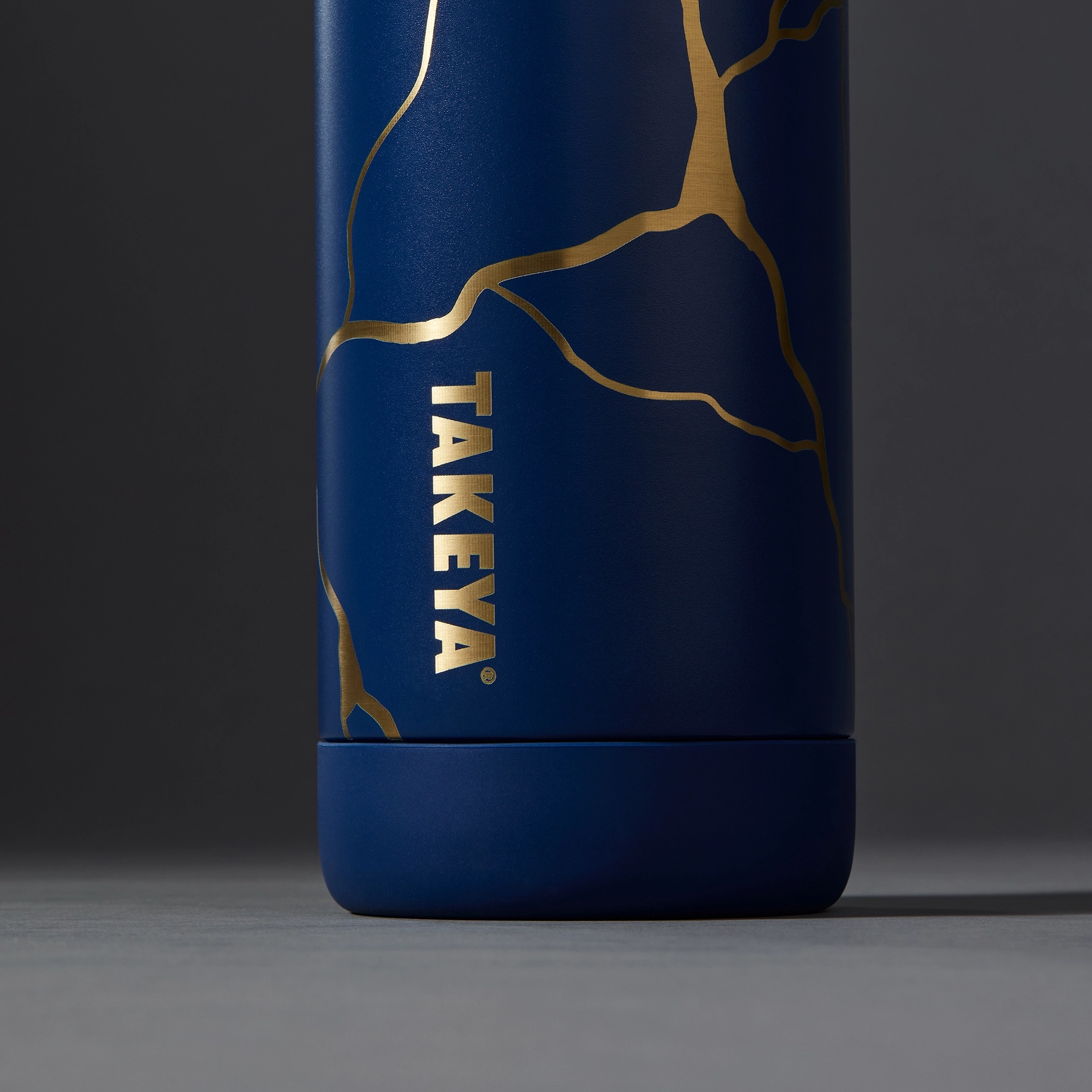 kintsugi-water-bottle-with-spout-lid-k5 51390-TK_HO25_Kintsugi_Takeya9241_Crop.png